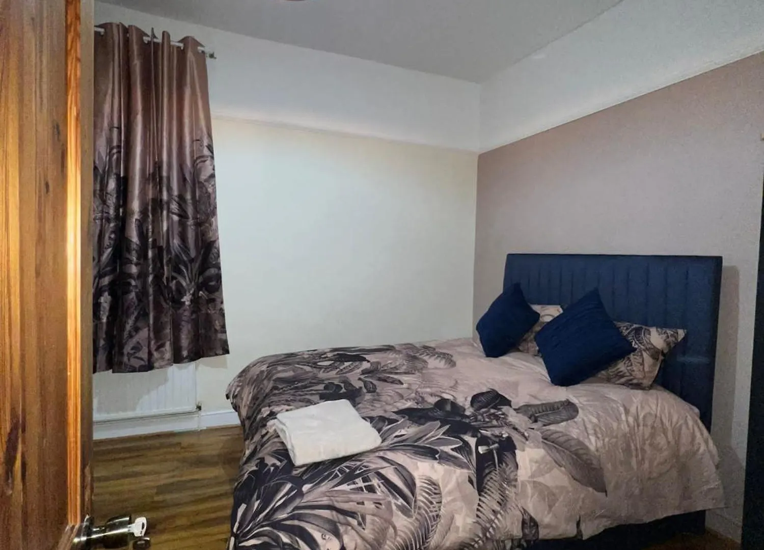 3 Bedroom Apartment London 0*,