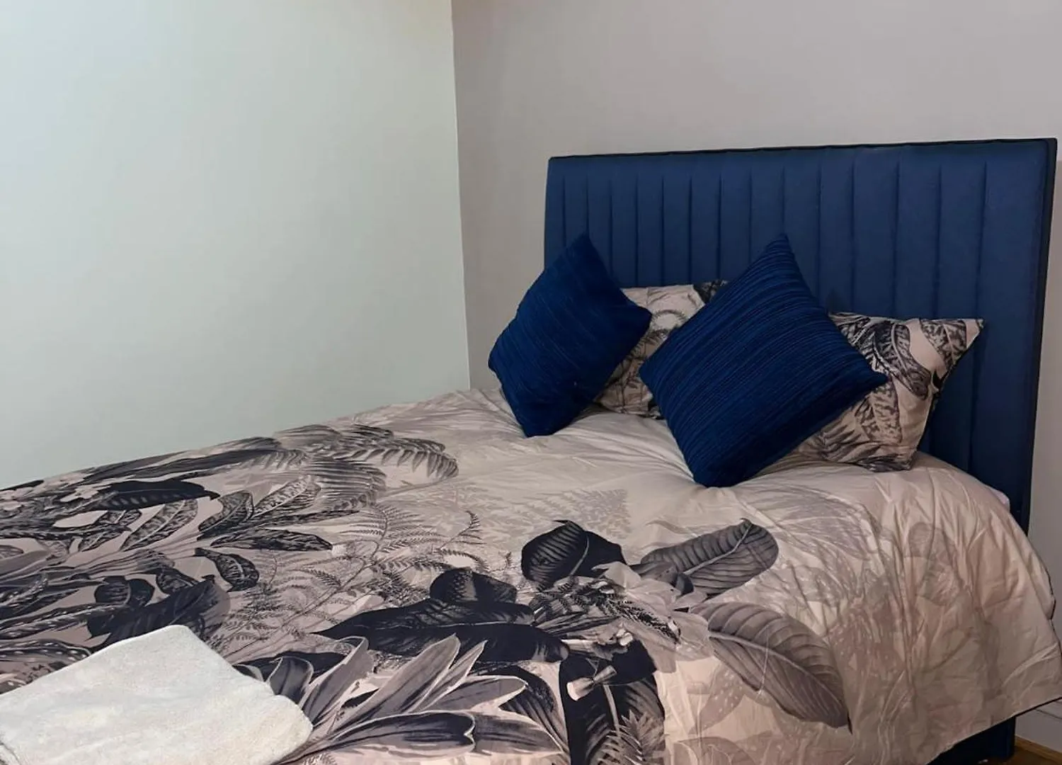 Guest house 3 Bedroom Apartment London